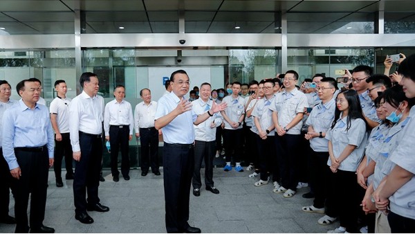 李克強總理考察京東方（重慶）-青天特克合作企業(yè)重慶京東方